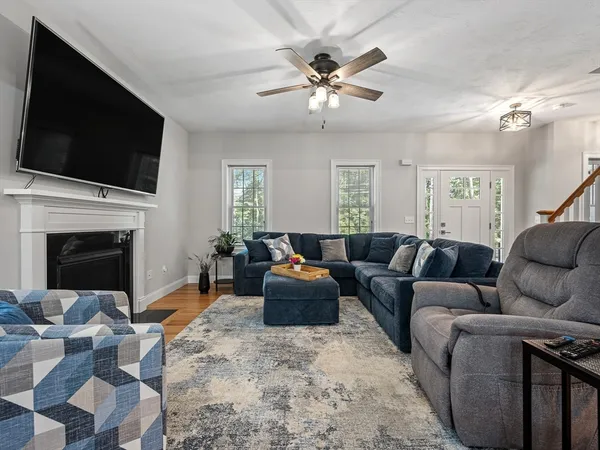 $750,000 | 85 East Street, Uxbridge, MA 01569