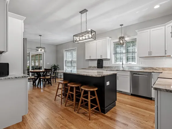 $750,000 | 85 East Street, Uxbridge, MA 01569