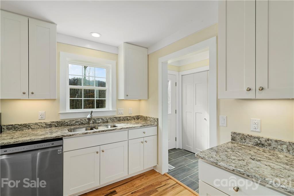 335 Ridge View Drive Clyde, NC 28721 - Photo 11 of 24