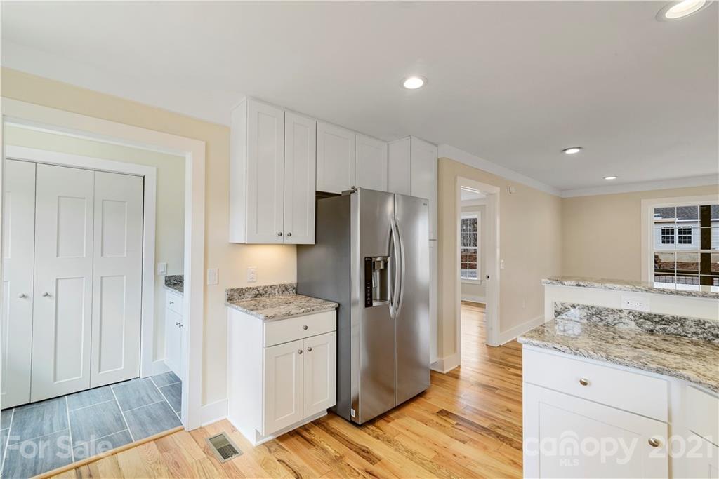 335 Ridge View Drive Clyde, NC 28721 - Photo 8 of 24