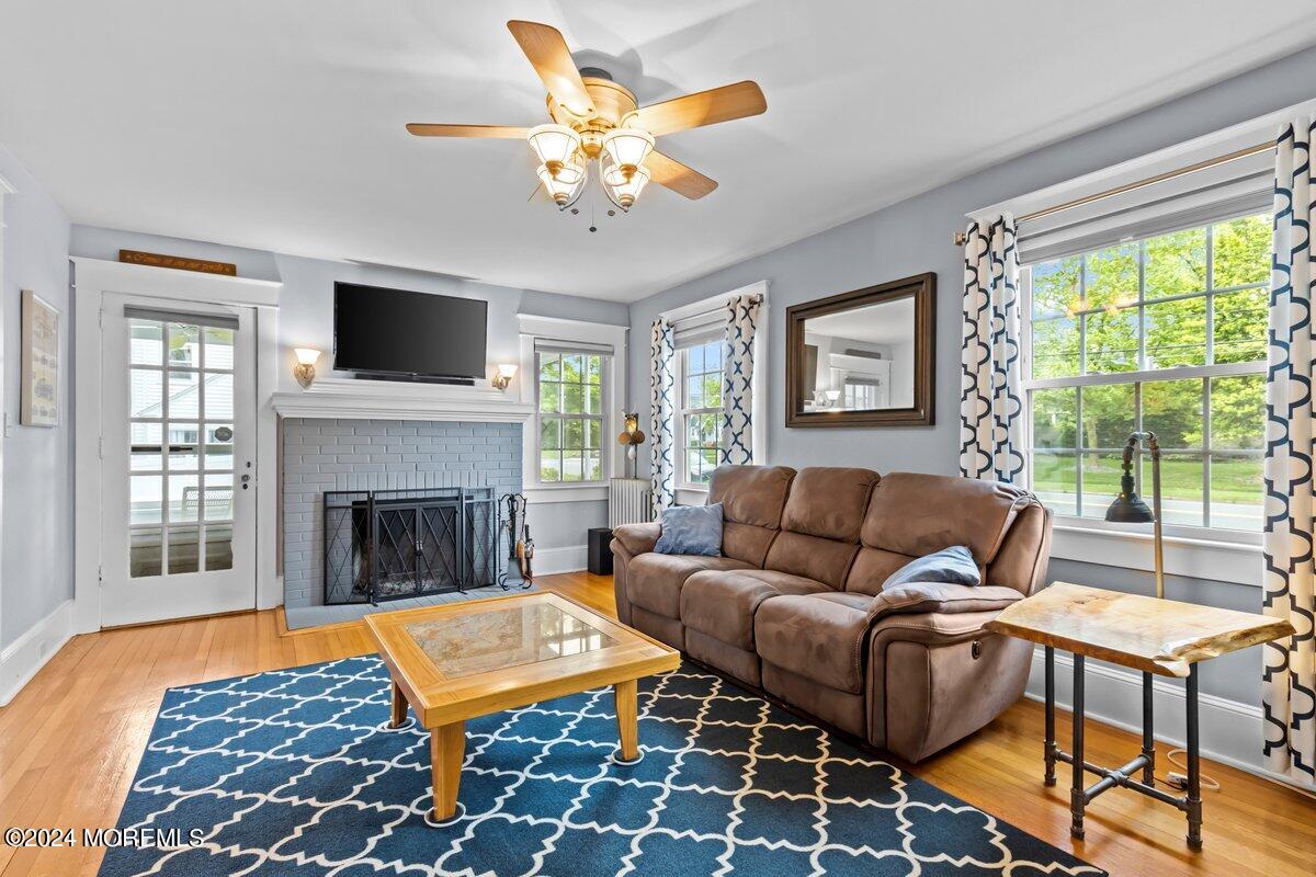 123 Maple Place Keyport, NJ 07735 - Photo 3 of 29 IMG_1831