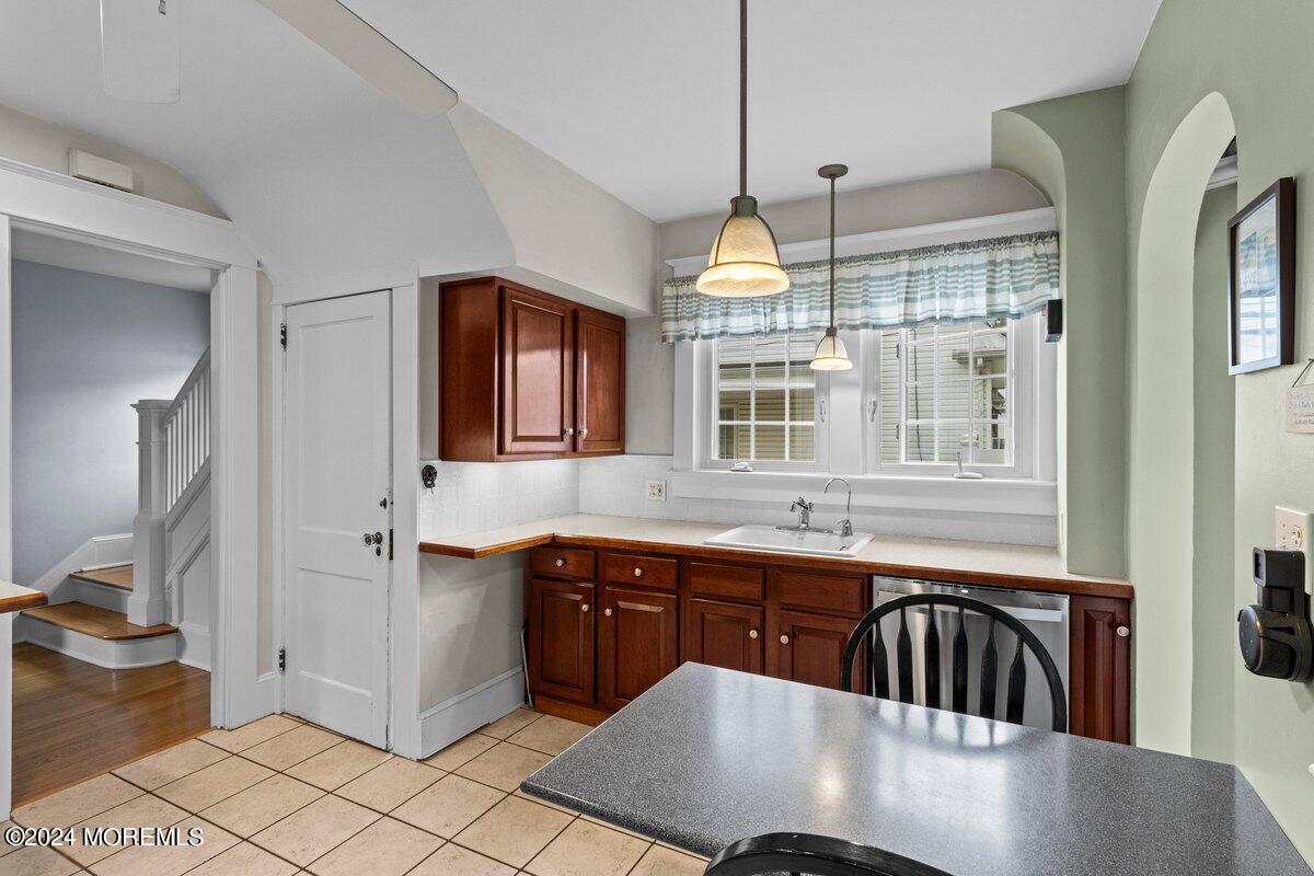 123 Maple Place Keyport, NJ 07735 - Photo 7 of 29 IMG_1927