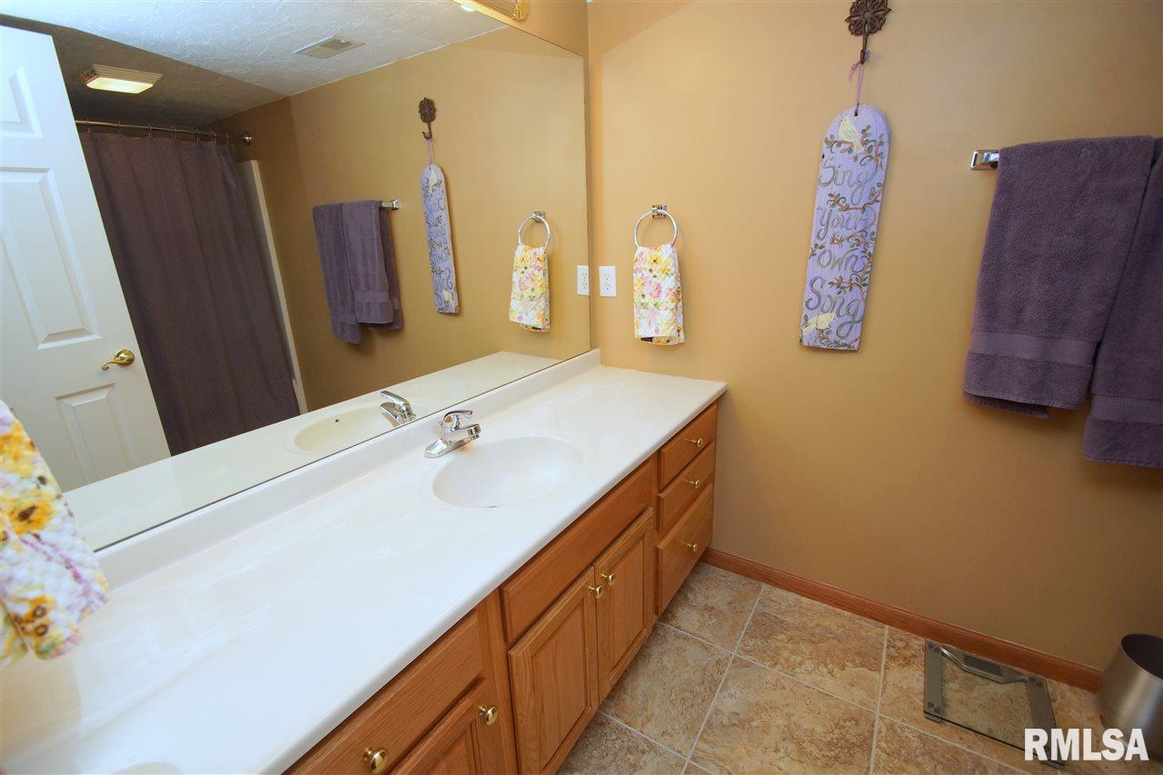 5130 Red Fox Road Bettendorf, IA 52722 - Photo 3 of 23