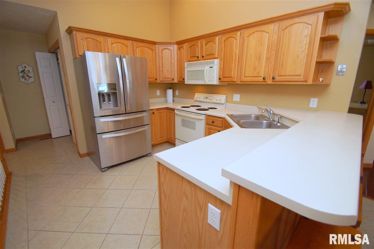5130 Red Fox Road Bettendorf, IA 52722 - Photo 4 of 23