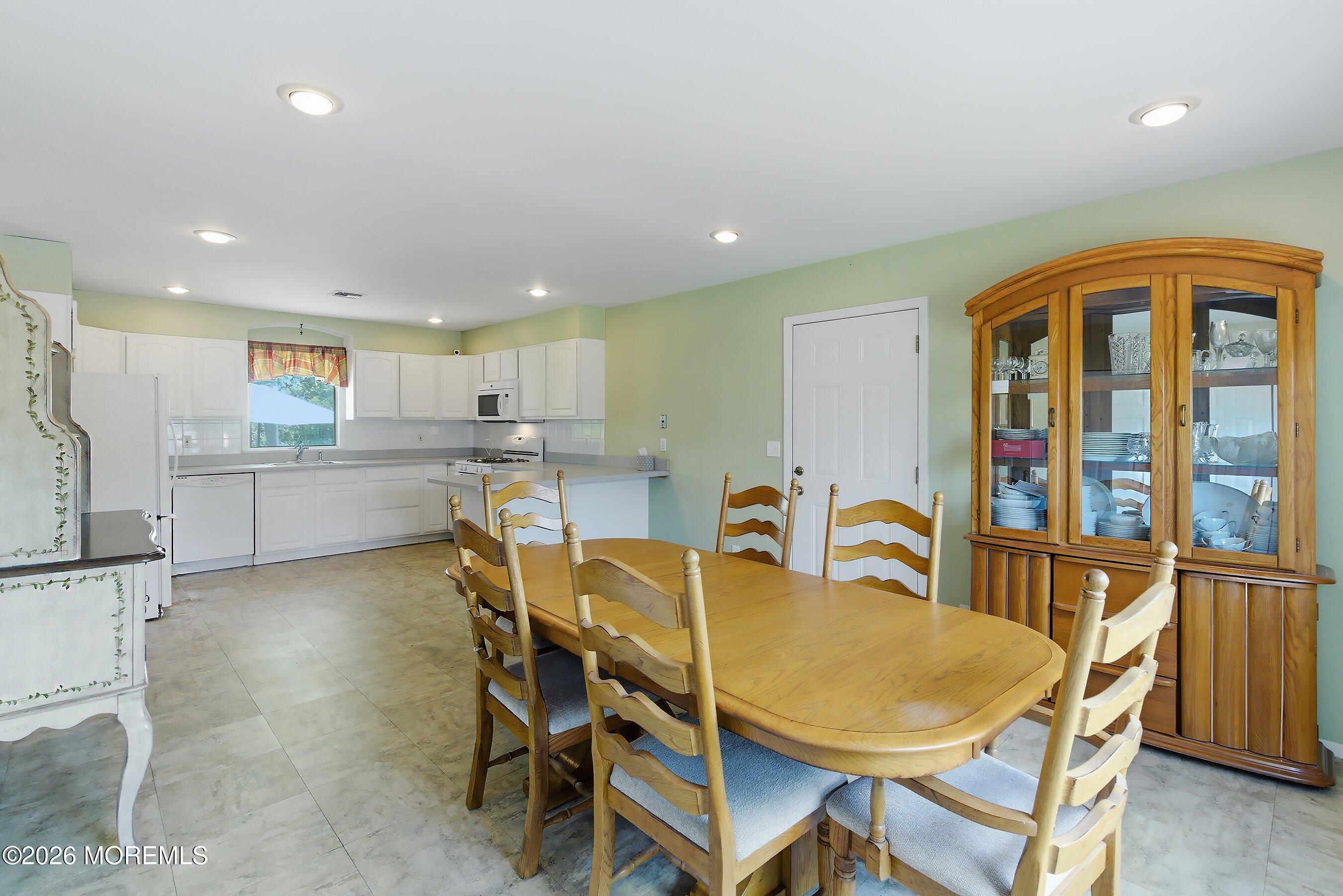 5 Lone Oak Road Middletown, NJ 07748 - Photo 7 of 23 11-DIning