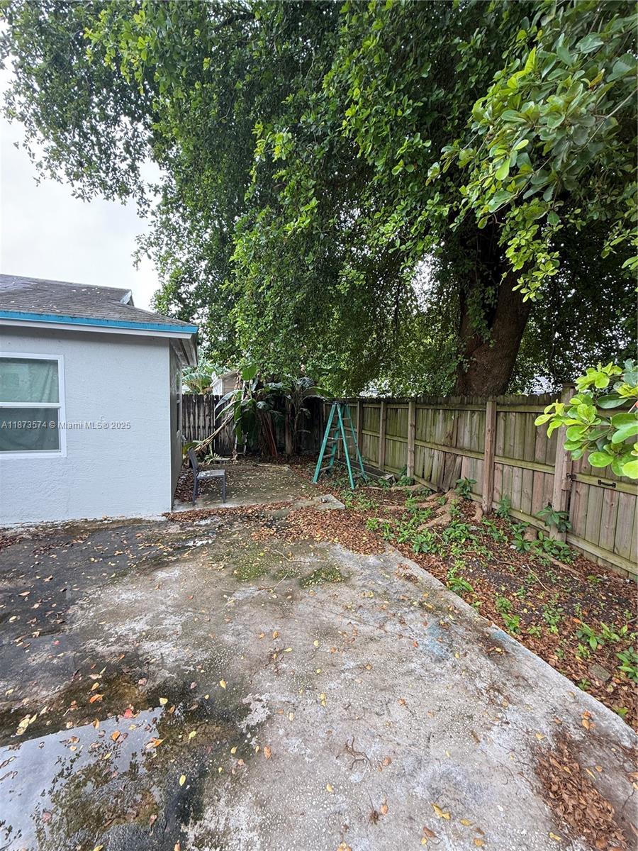 769 Southwest 8th Terrace Florida City, FL 33034 - Photo 25 of 25 a backyard of a house with plants and tree