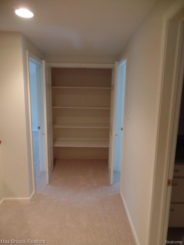 4026 Nearbrook Road Bloomfield Hills, MI 48302 - Photo 34 of 52 051.jpg
