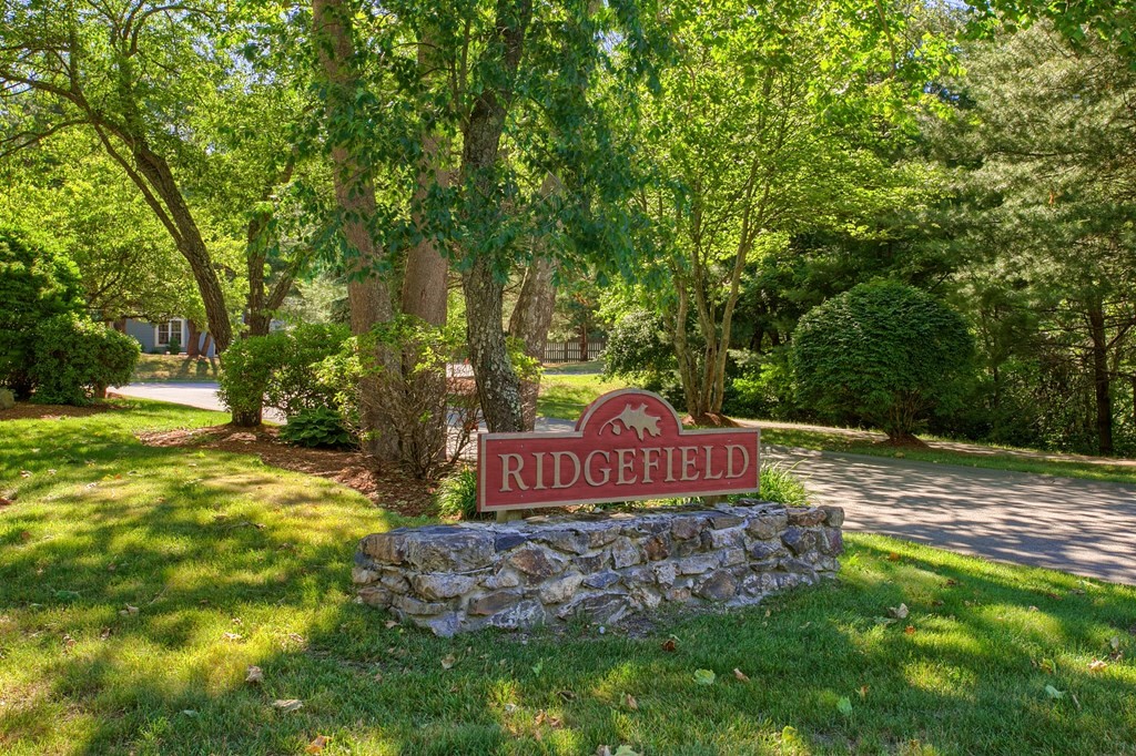 102 Ridgefield Circle, Unit B Clinton, MA 01510 - Photo 17 of 17 Gallery Image 17