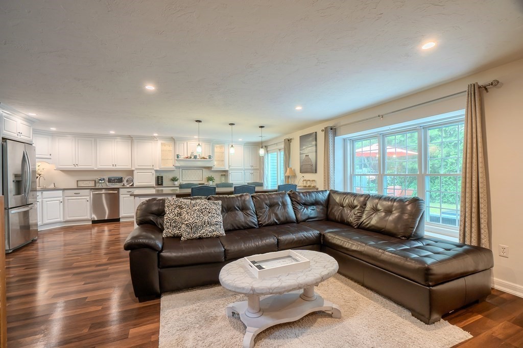 102 Ridgefield Circle, Unit B Clinton, MA 01510 - Photo 3 of 17 Gallery Image 3