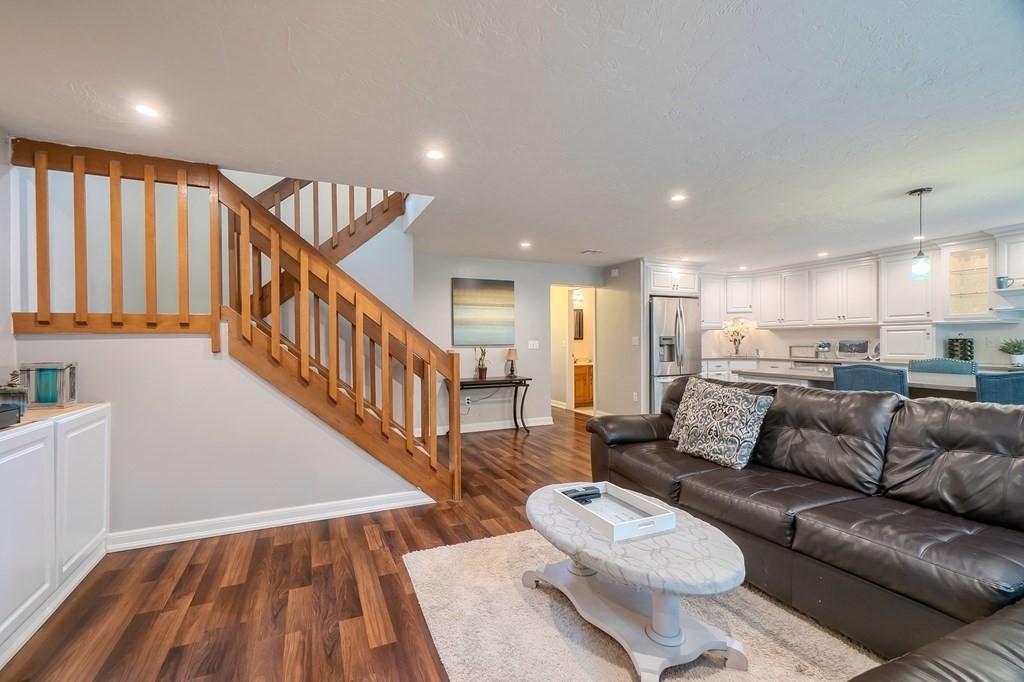 102 Ridgefield Circle, Unit B Clinton, MA 01510 - Photo 4 of 17 Gallery Image 4
