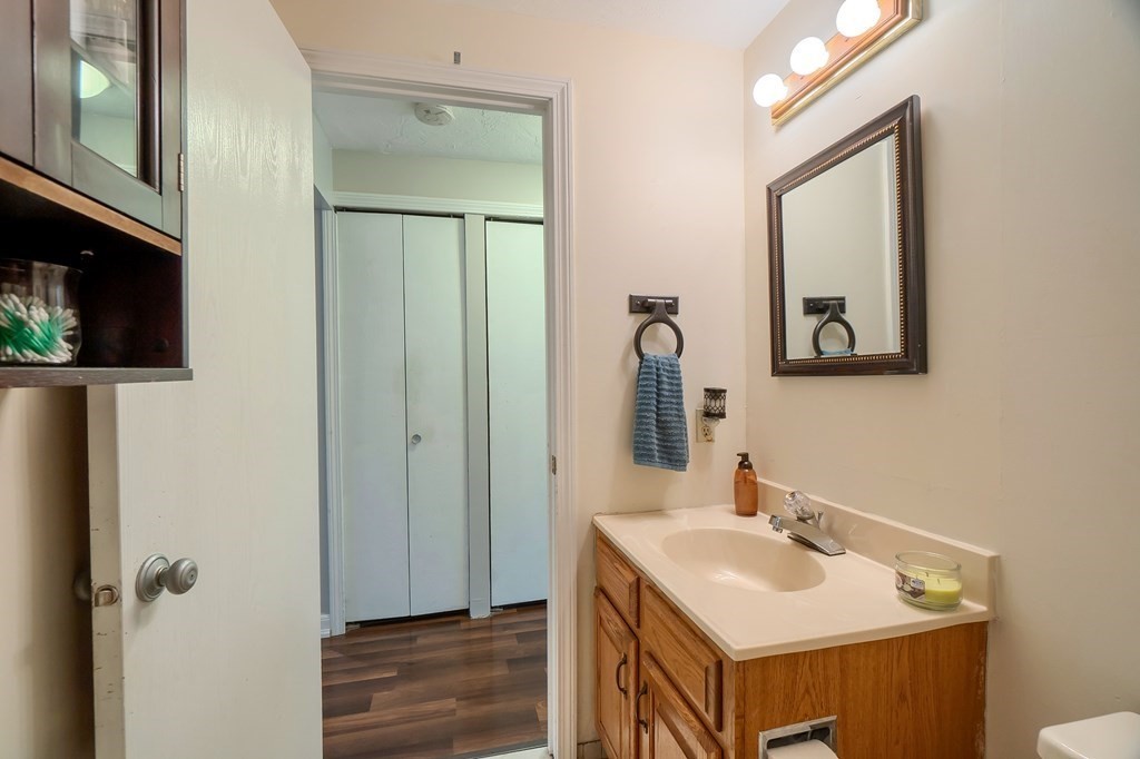 102 Ridgefield Circle, Unit B Clinton, MA 01510 - Photo 6 of 17 Gallery Image 6