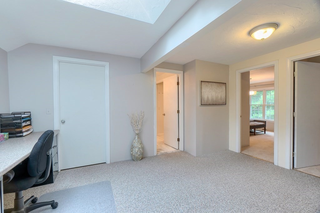102 Ridgefield Circle, Unit B Clinton, MA 01510 - Photo 8 of 17 Gallery Image 8