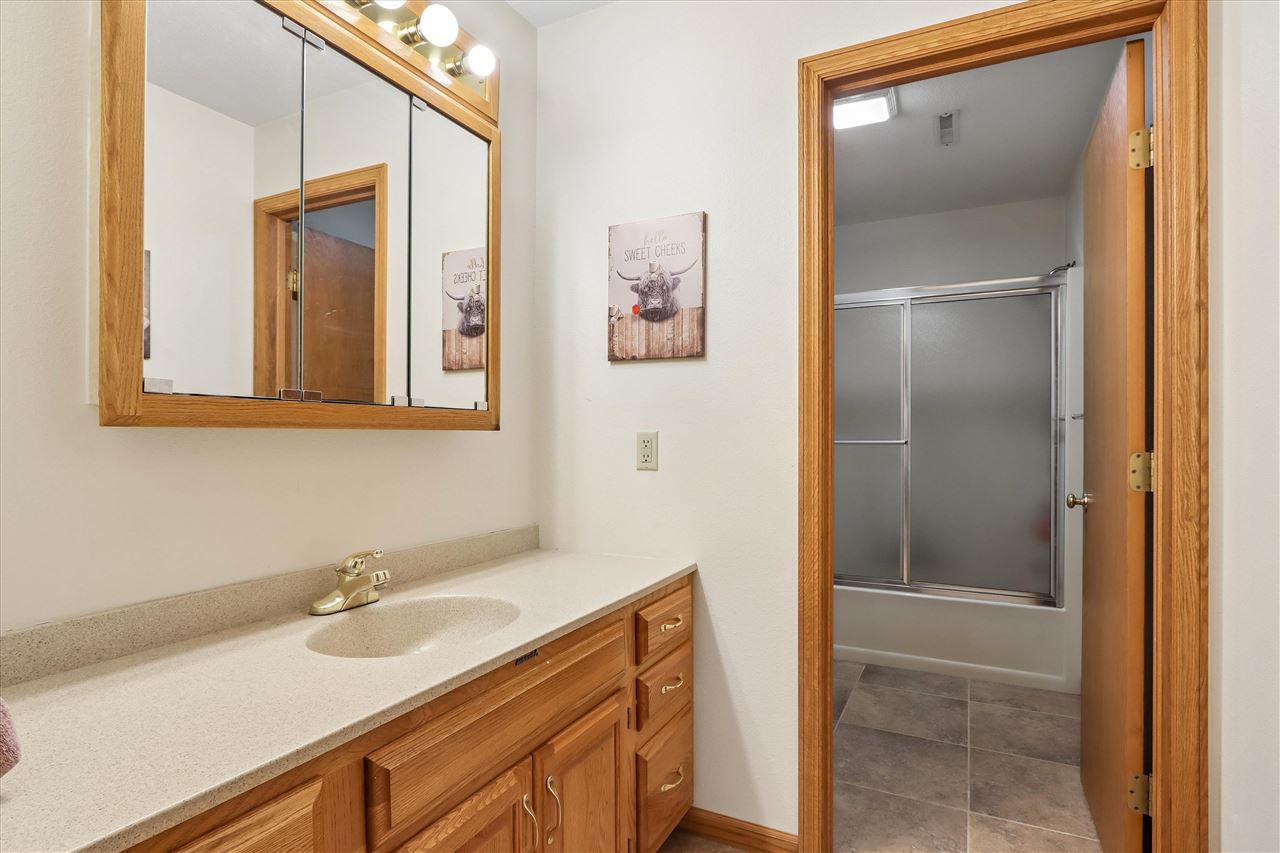 3057 Sandy Beach Road Northeast Swisher, IA 52338 - Photo 31 of 41 Gallery Image 31