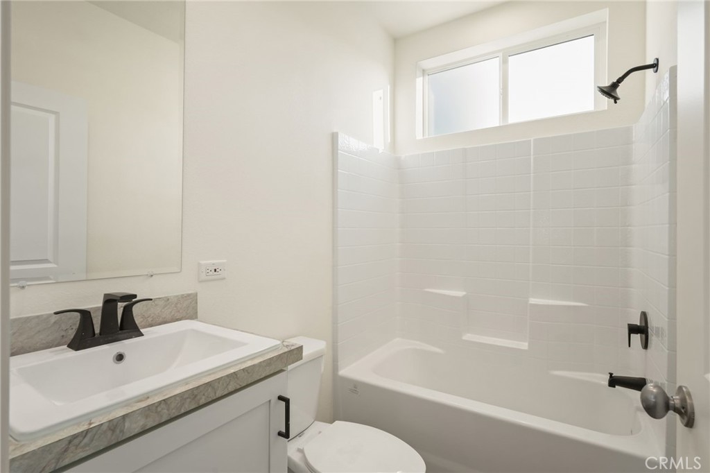 732 East Rte 66, Unit 7 Glendora, CA 91740 - Photo 8 of 15 a bathroom with a sink toilet and bathtub