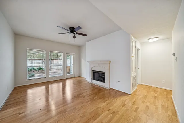 $250,000 | 150 North Magnolia Pond Place, The Woodlands, TX 77381