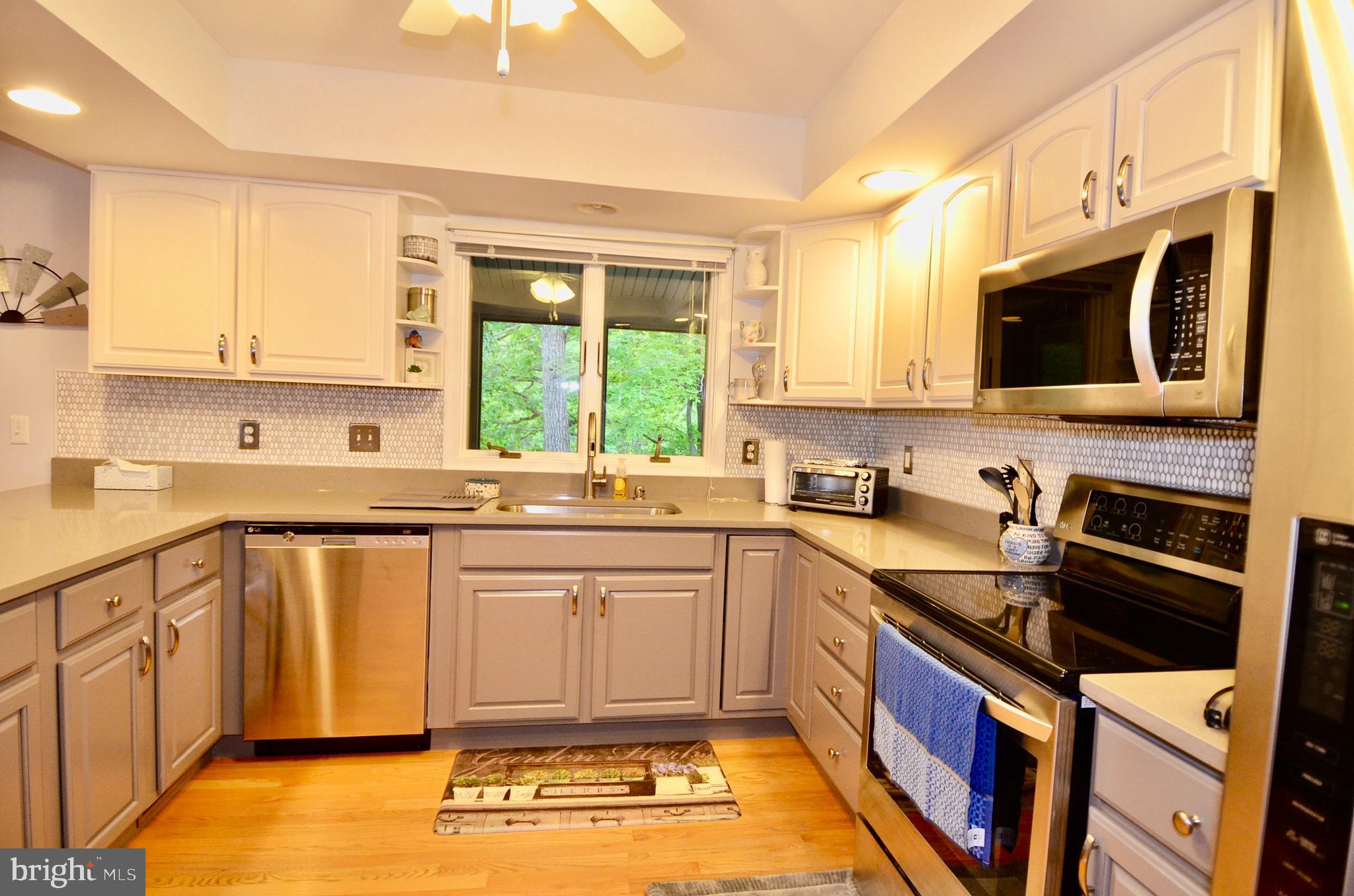 214 Birdie Road Locust Grove, VA 22508 - Photo 10 of 44 Roomy enough for 2 Chefs