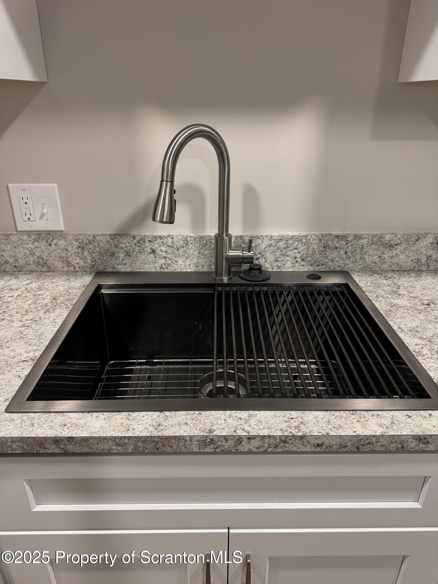 4 Kelly Street, Unit 8 Archbald, PA 18403 - Photo 3 of 16 a close view of kitchen appliances