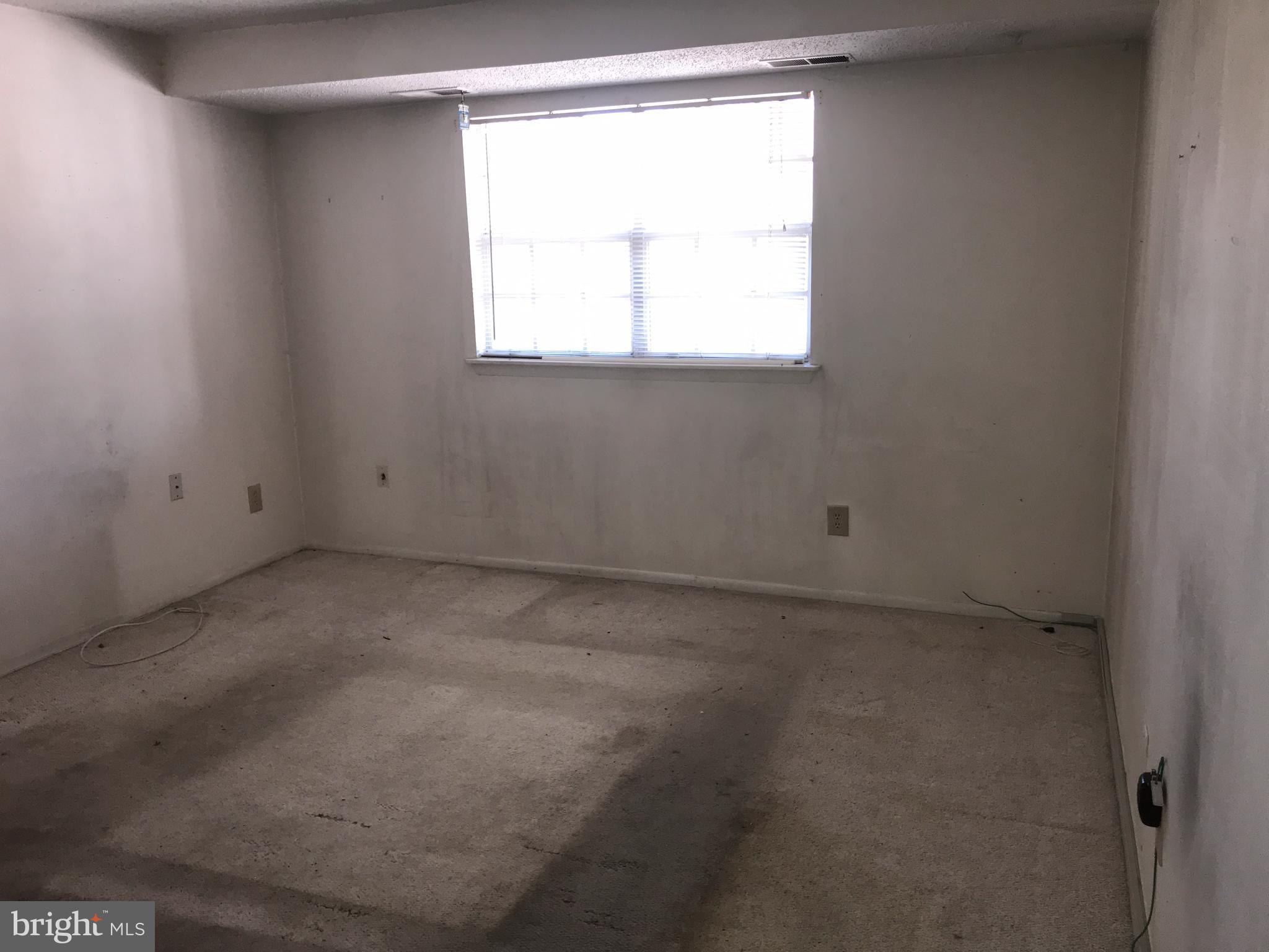 11913 Tarragon Road, Unit L Reisterstown, MD 21136 - Photo 3 of 15 Living Room