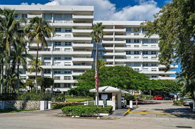 $945,000 | 155 Ocean Ln Drive, Unit 1002, Key Biscayne, FL 33149