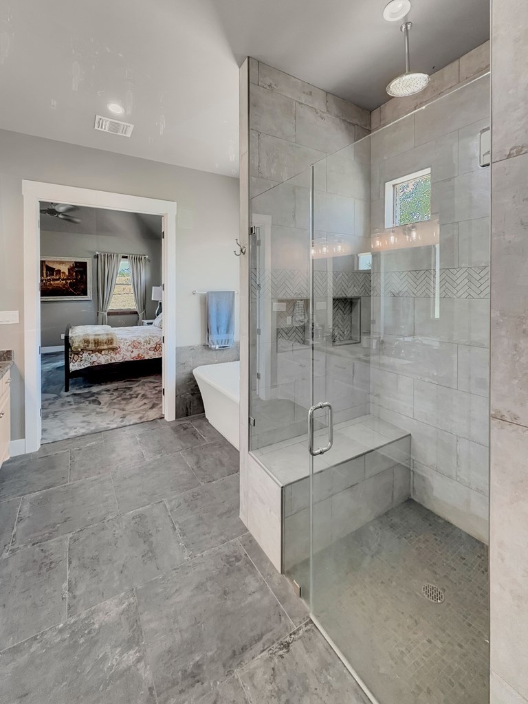 281 Inspiration Loop Comfort, TX 78013 - Photo 22 of 30 a bathroom with a tub and shower