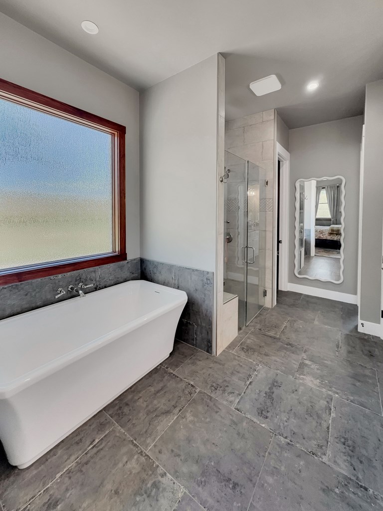 281 Inspiration Loop Comfort, TX 78013 - Photo 23 of 30 a spacious bathroom with a tub and a shower
