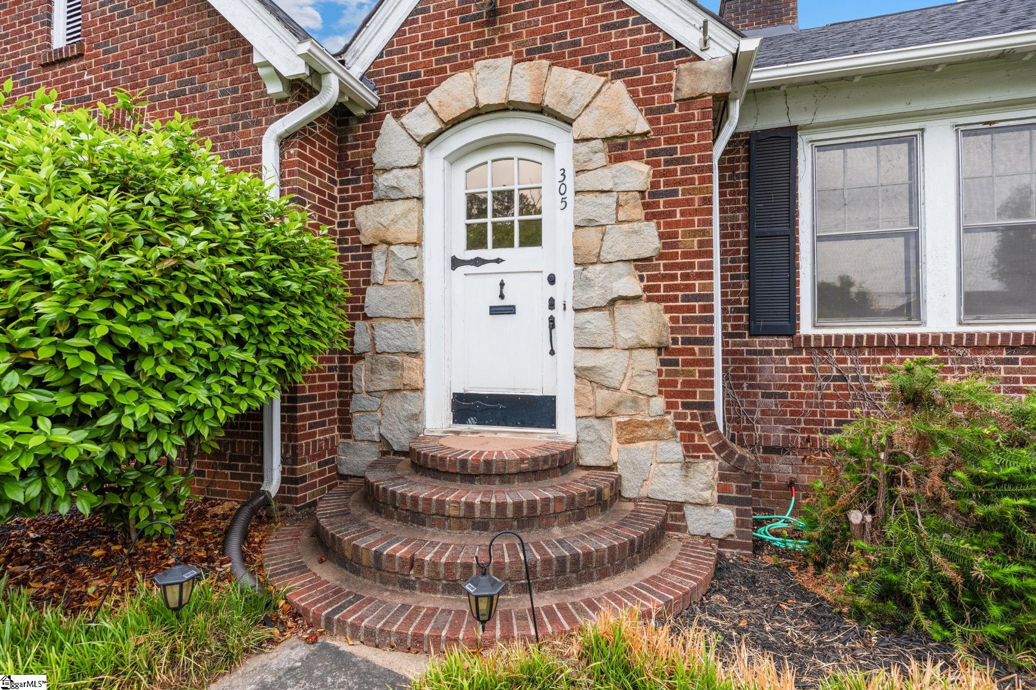 305 East Calhoun Street Anderson, SC 29621 - Photo 2 of 46