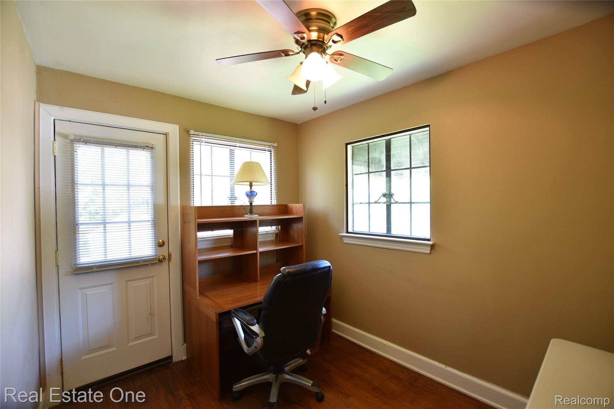206 Chippewa Road Pontiac, MI 48341 - Photo 27 of 35 upstairs office/den (could be Bedroom #4?)