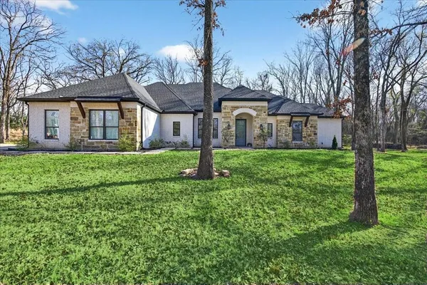 $565,000 | 107 Oakbend Trail, Mabank, TX 75147