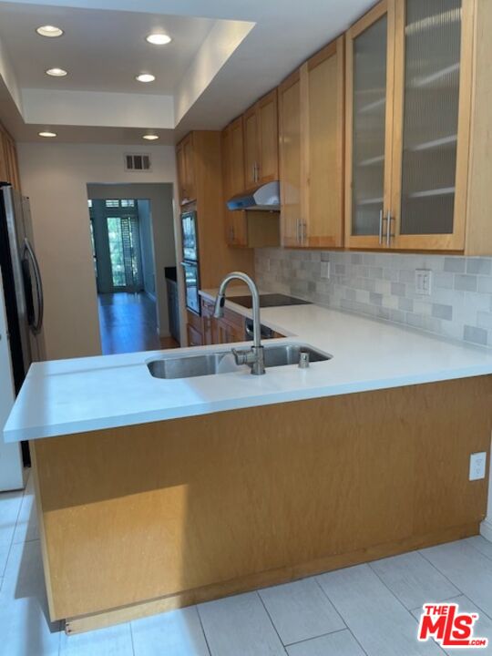 4338 Redwood Avenue, Unit B313 Marina del Rey, CA 90292 - Photo 11 of 31 a kitchen with kitchen island a sink a stove and a refrigerator