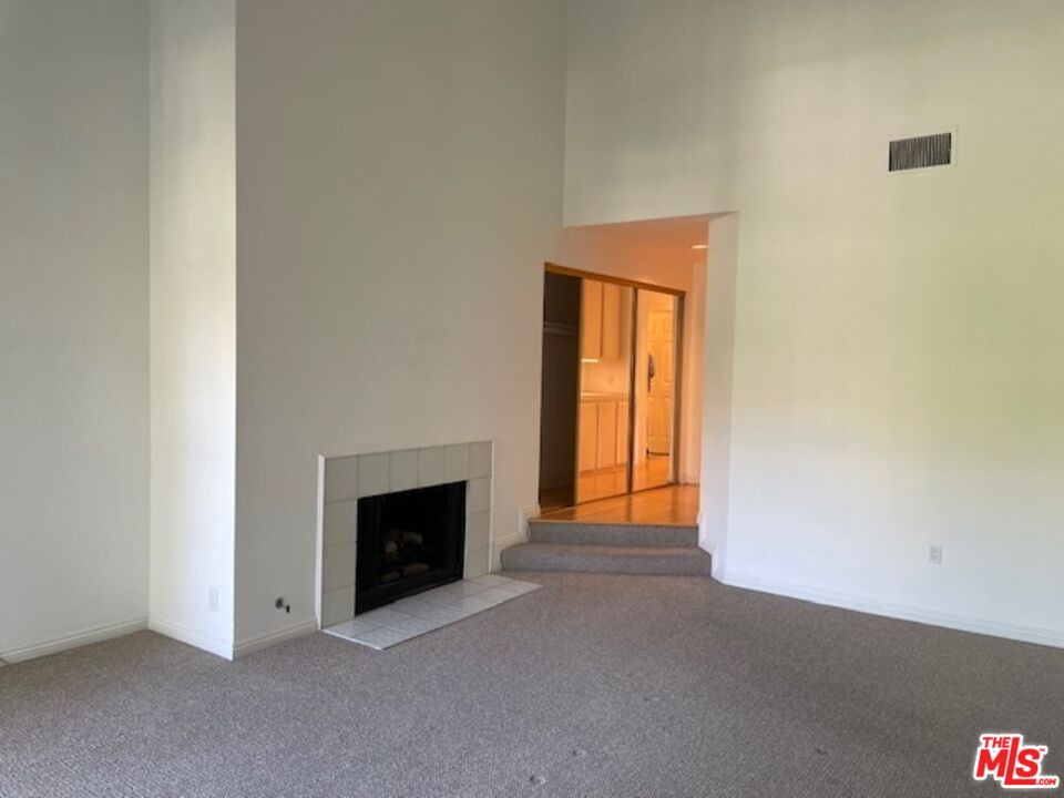 4338 Redwood Avenue, Unit B313 Marina del Rey, CA 90292 - Photo 16 of 31 a view of empty room with a fireplace