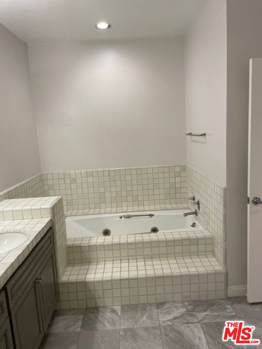 4338 Redwood Avenue, Unit B313 Marina del Rey, CA 90292 - Photo 19 of 31 a bathroom with a bathtub and shower