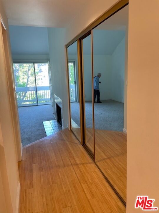 4338 Redwood Avenue, Unit B313 Marina del Rey, CA 90292 - Photo 22 of 31 a bedroom with a bed and wooden floor
