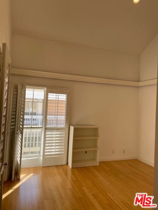 4338 Redwood Avenue, Unit B313 Marina del Rey, CA 90292 - Photo 23 of 31 a view of an empty room with a window