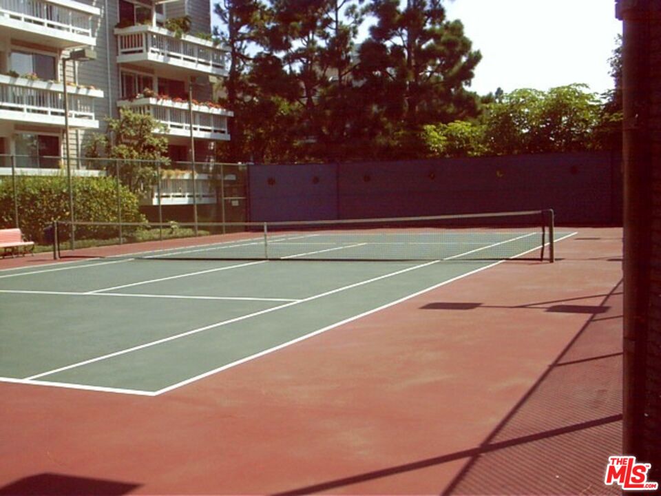 4338 Redwood Avenue, Unit B313 Marina del Rey, CA 90292 - Photo 30 of 31 a view of a tennis court