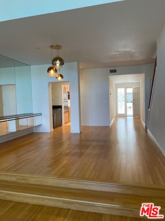 4338 Redwood Avenue, Unit B313 Marina del Rey, CA 90292 - Photo 3 of 31 a view of an empty room and window
