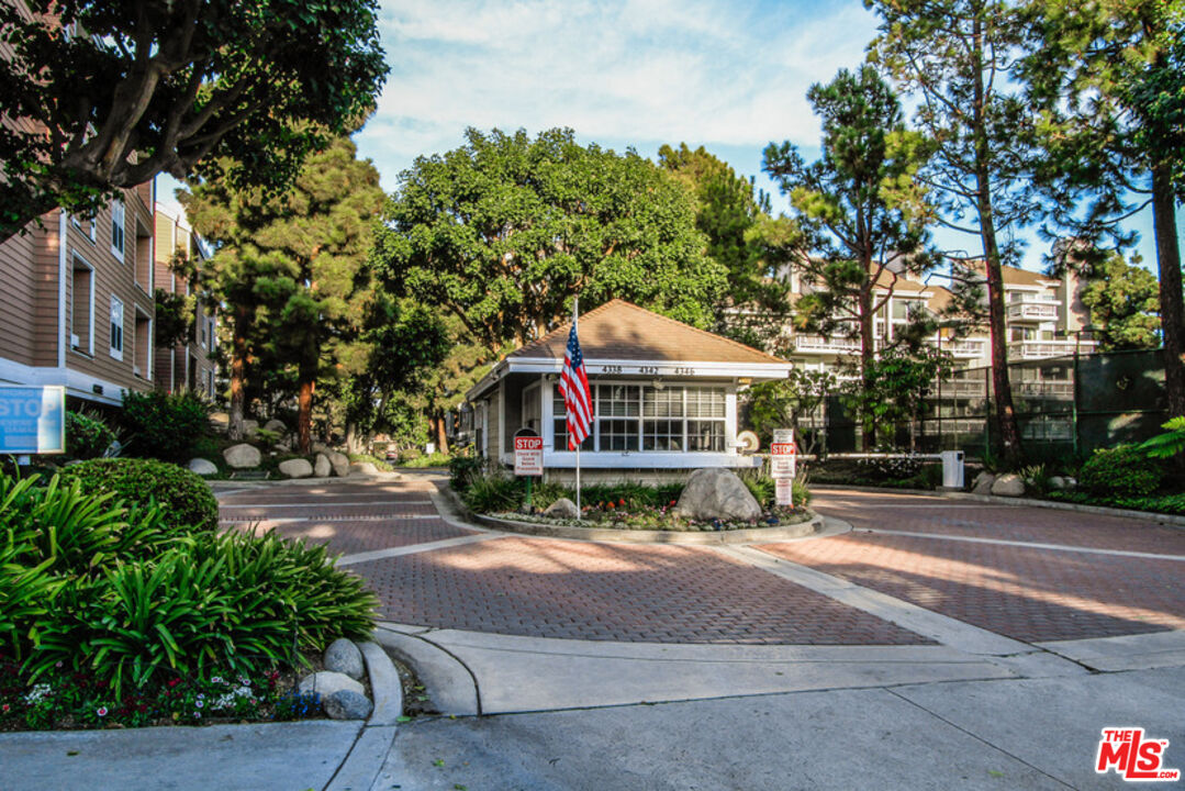4338 Redwood Avenue, Unit B313 Marina del Rey, CA 90292 - Photo 31 of 31 a view of house with outdoor space and sitting area