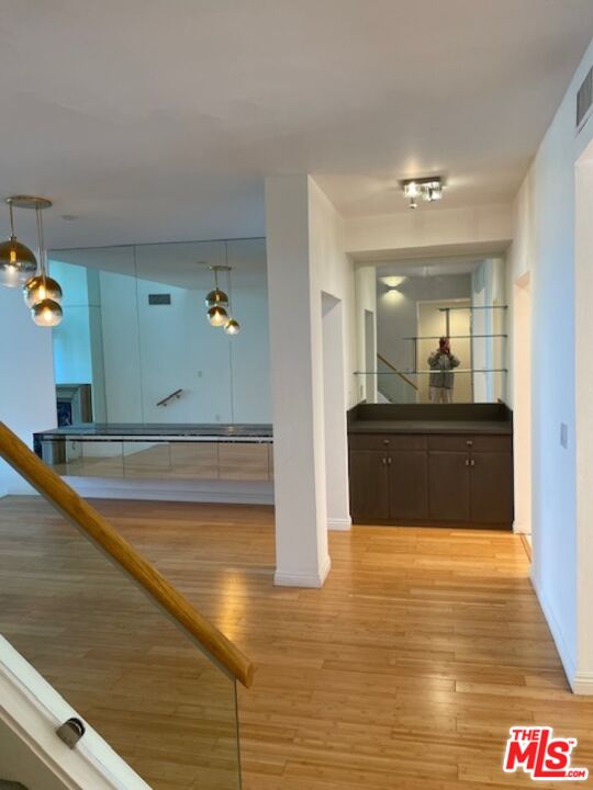 4338 Redwood Avenue, Unit B313 Marina del Rey, CA 90292 - Photo 6 of 31 a view of a living room and kitchen