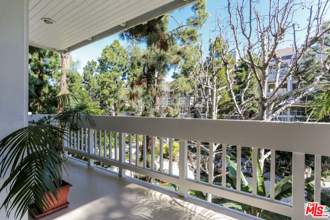 4338 Redwood Avenue, Unit B313 Marina del Rey, CA 90292 - Photo 10 of 31 a view of balcony with wooden fence