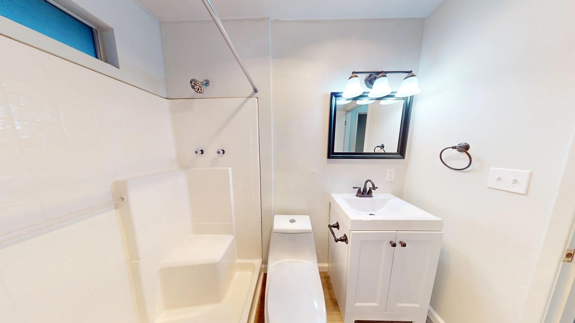 1553 Riverside Drive Redding, CA 96001 - Photo 26 of 51 Unit 6 Bathroom 2