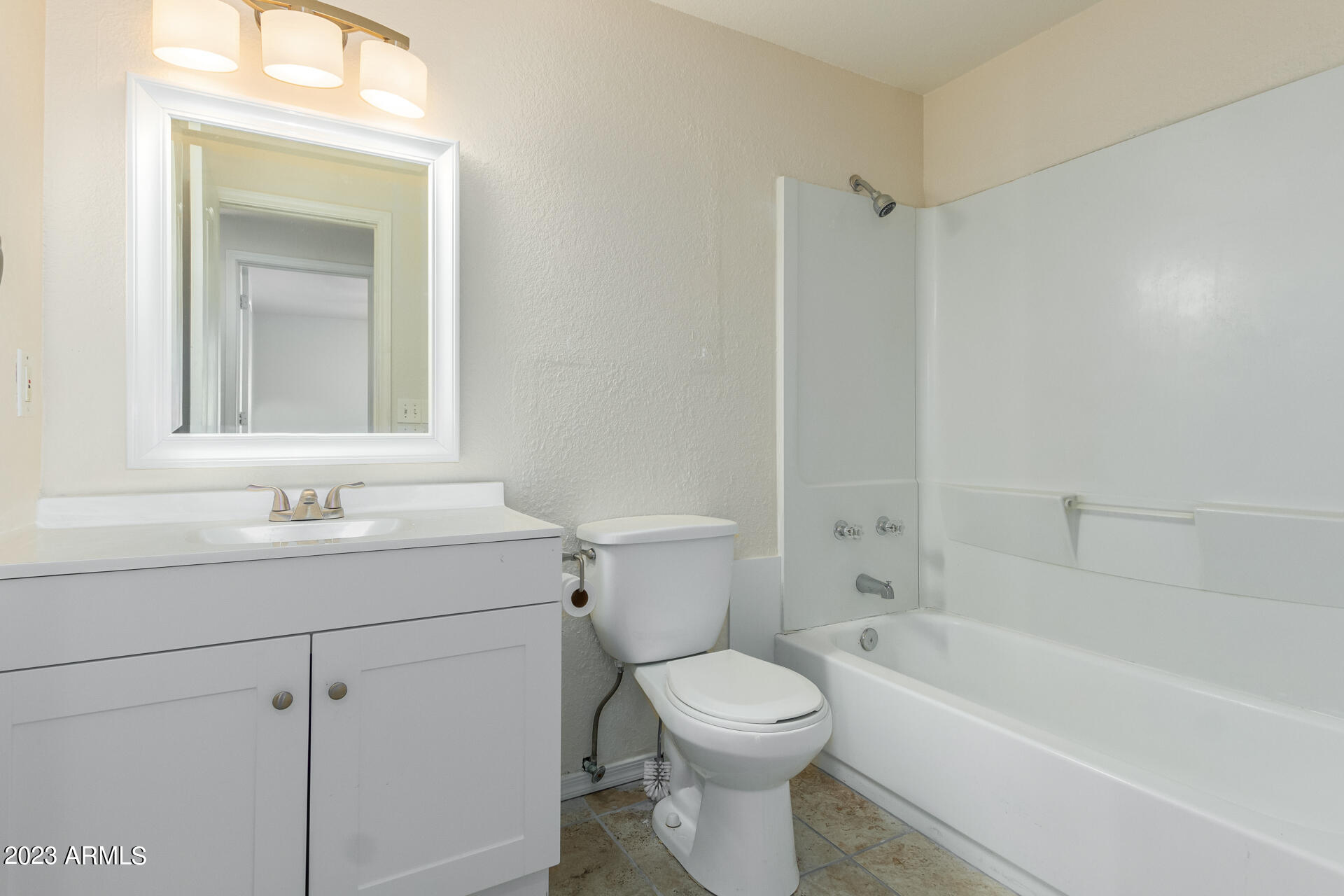 1541 West Thunderbird Road Phoenix, AZ 85023 - Photo 18 of 23 main bath