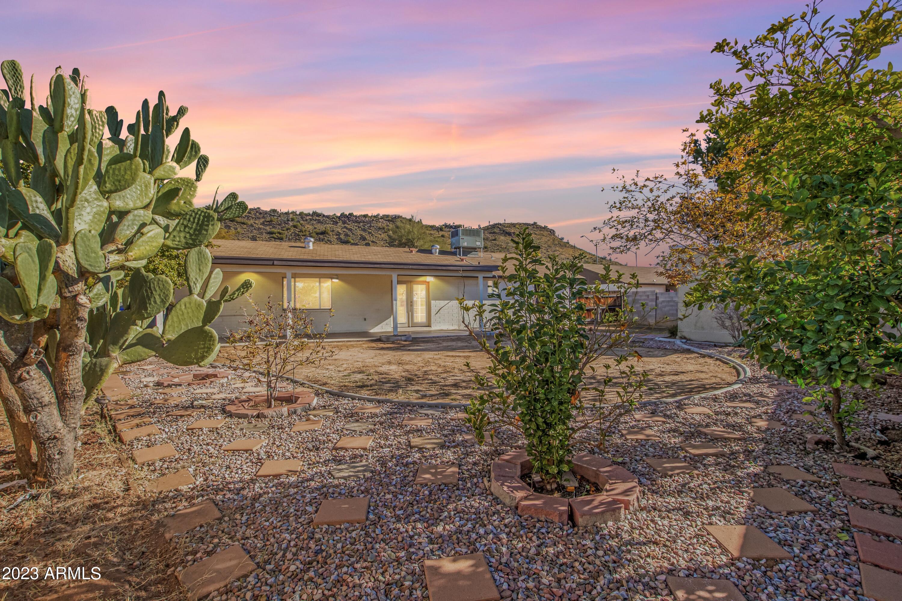 1541 West Thunderbird Road Phoenix, AZ 85023 - Photo 23 of 23 twilight back view