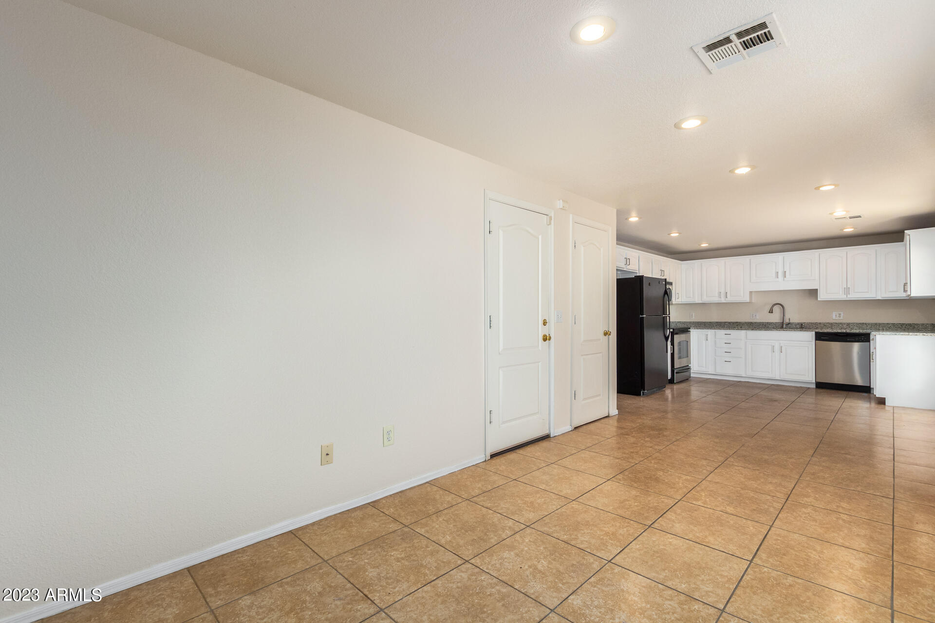 1541 West Thunderbird Road Phoenix, AZ 85023 - Photo 6 of 23 dining/family