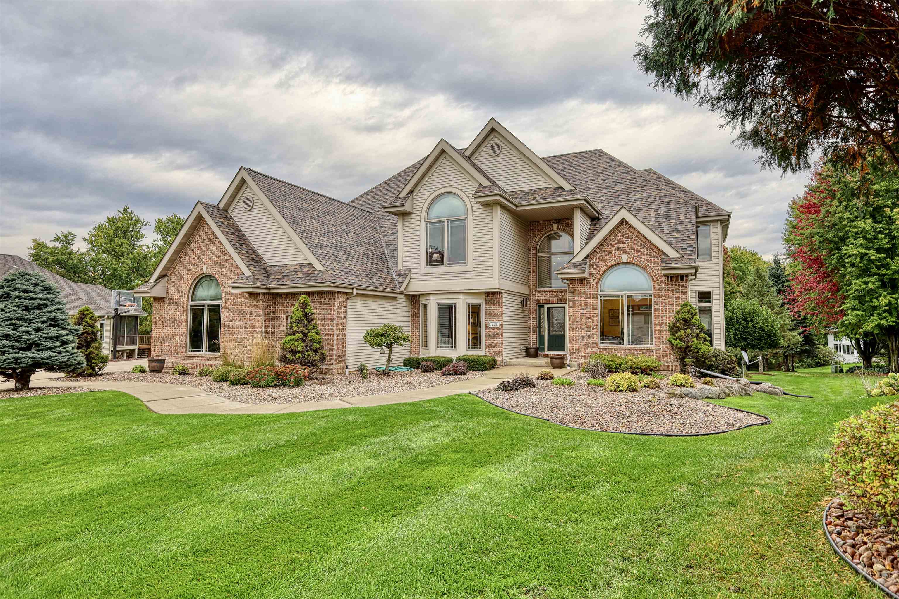 1225 St Patrick Way Sun Prairie, WI 53590 - Photo 2 of 82 Gallery Image 2
