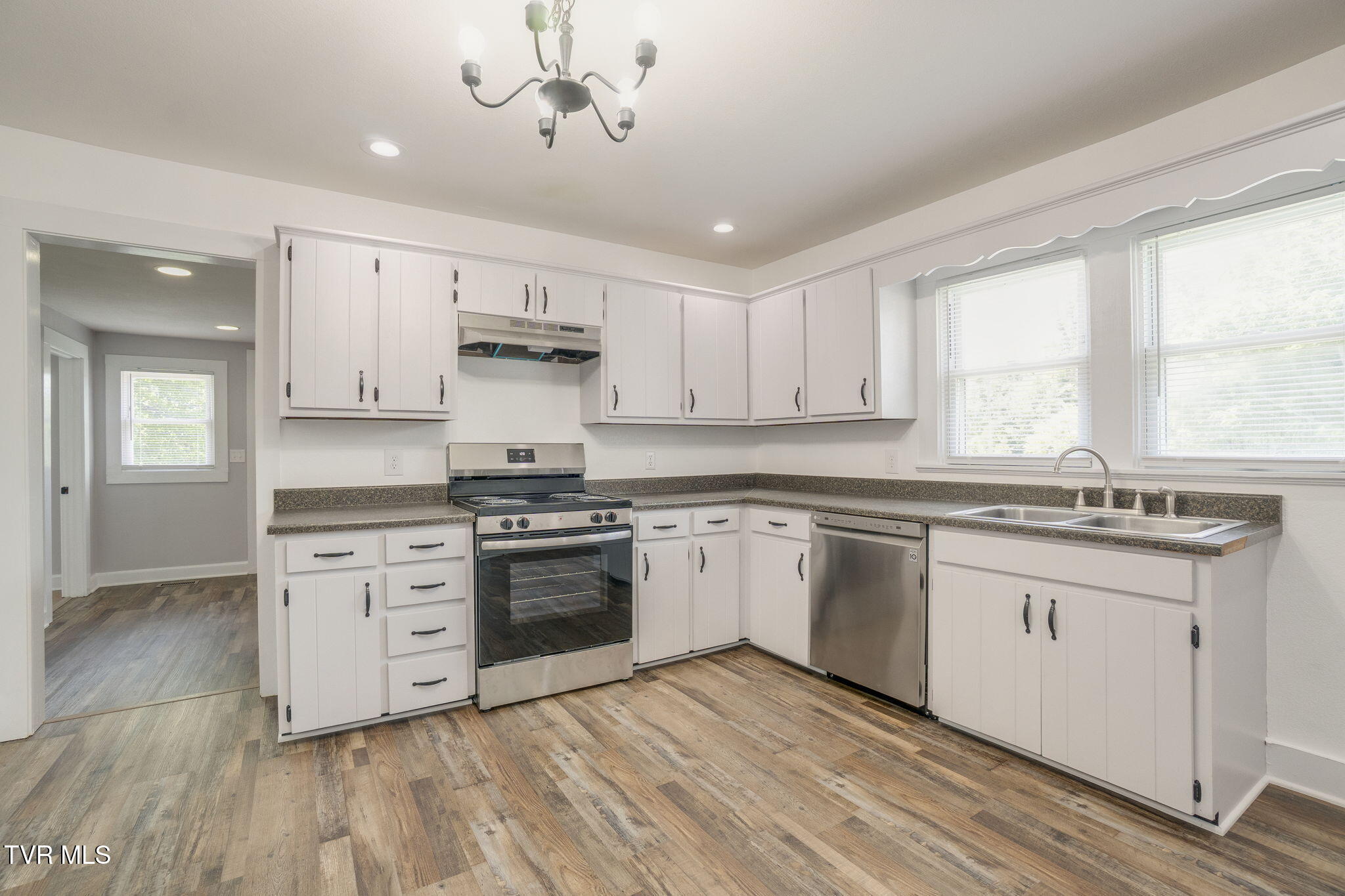 404 Cherry Street Greeneville, TN 37745 - Photo 10 of 25 010