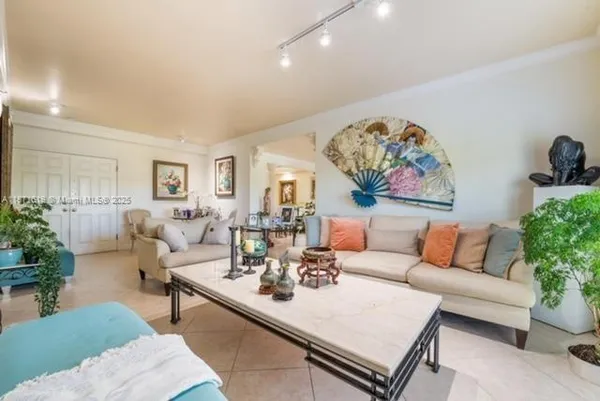 $1,099,000 | 1400 Salzedo Street, Unit 305, Coral Gables, FL 33134