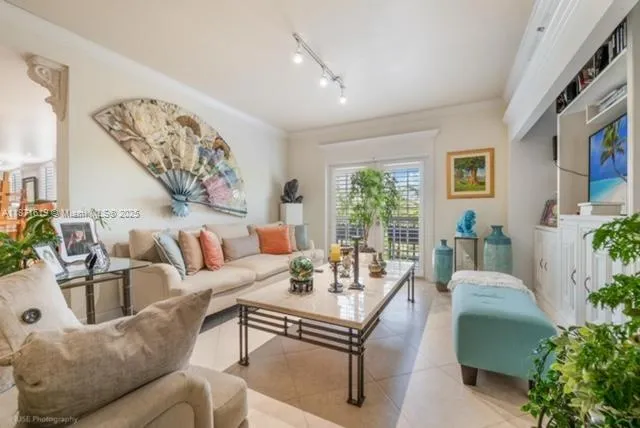 $1,375,000 | 1400 Salzedo Street, Unit 305, Coral Gables, FL 33134