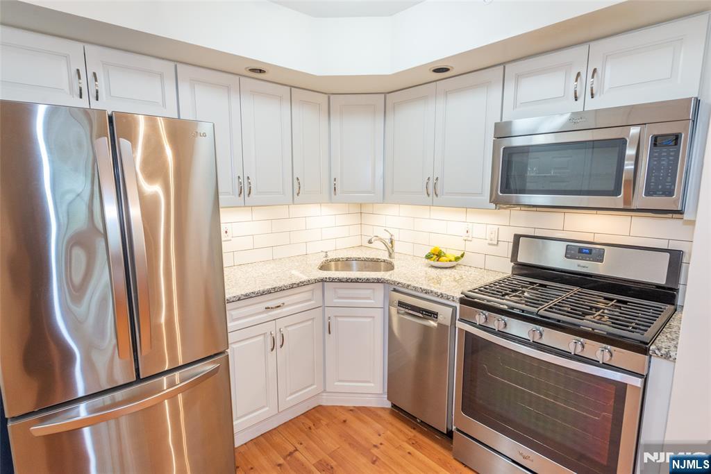 1406 Faulkner Court Mahwah, NJ 07430 - Photo 11 of 25
