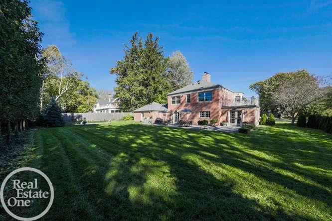 15 Provencal Road Grosse Pointe, MI 48236 - Photo 44 of 50 31333812-44.JPG