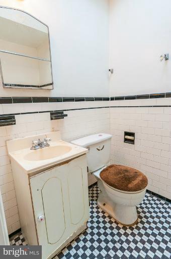 7227 Harford Road Baltimore, MD 21234 - Photo 11 of 23 Bath