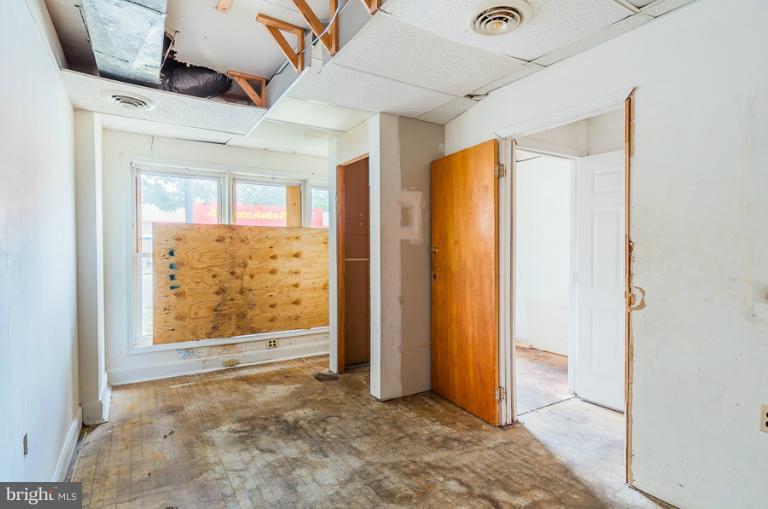 7227 Harford Road Baltimore, MD 21234 - Photo 4 of 23 Interior (General)